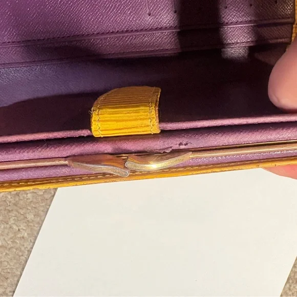 Auth Louis Vuitton Epi kiss-lock long wallet Clutch - Picture 12 of 15